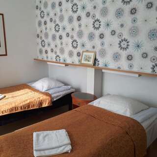 Хостелы Hostel River Пори Двухместный номер с 2 отдельными кроватями и общей ванной комнатой-3