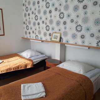 Хостелы Hostel River Пори Двухместный номер с 2 отдельными кроватями и общей ванной комнатой-7